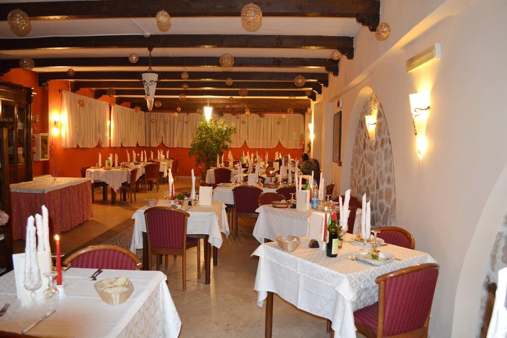 Hotel Alle Vecchie Arcate Пескассероли Экстерьер фото